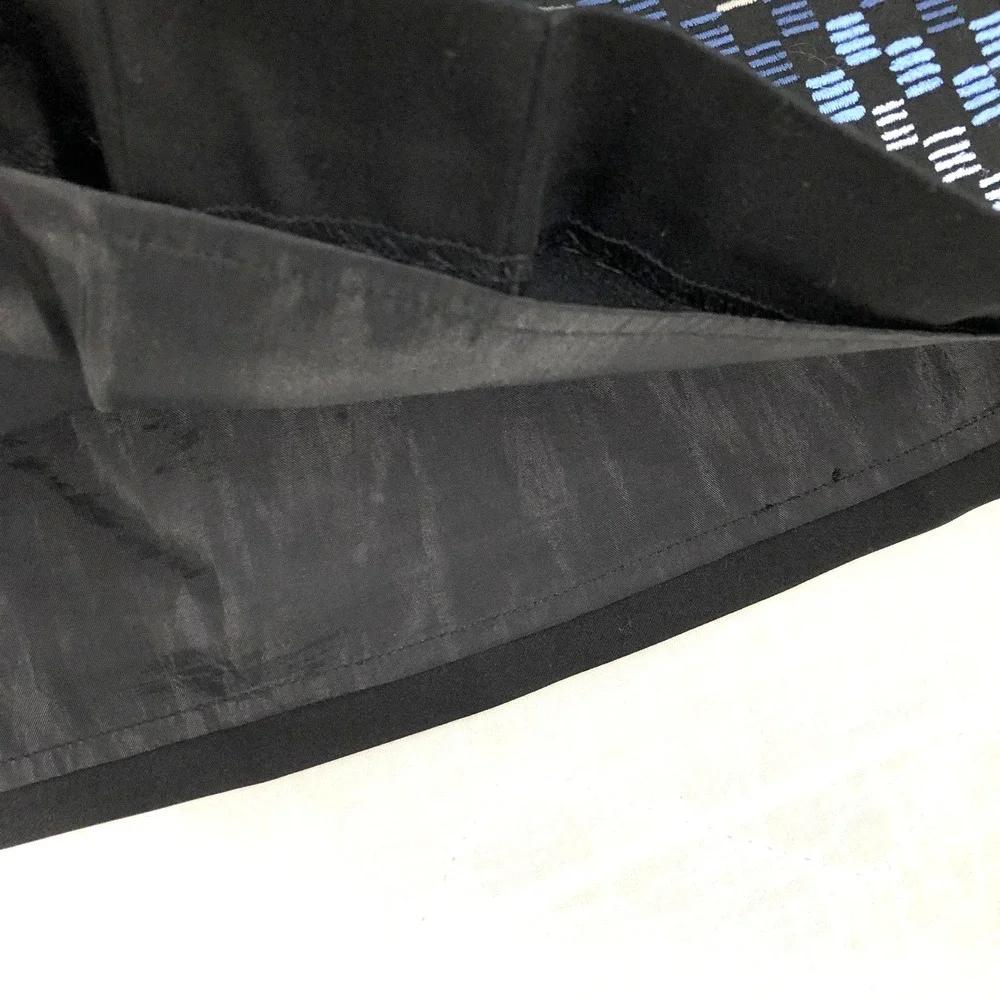 Ann Taylor LOFT Skirt‎ Women's Size 6 Black Front Pleat Embroidered Hem Side Zip